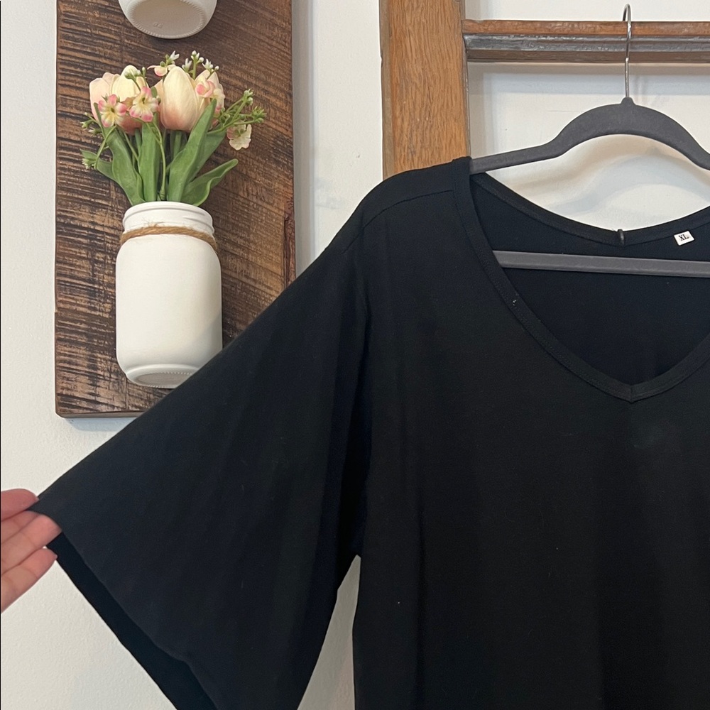 Elegant Black V-Neck Women's Top - Picture 2 of 5